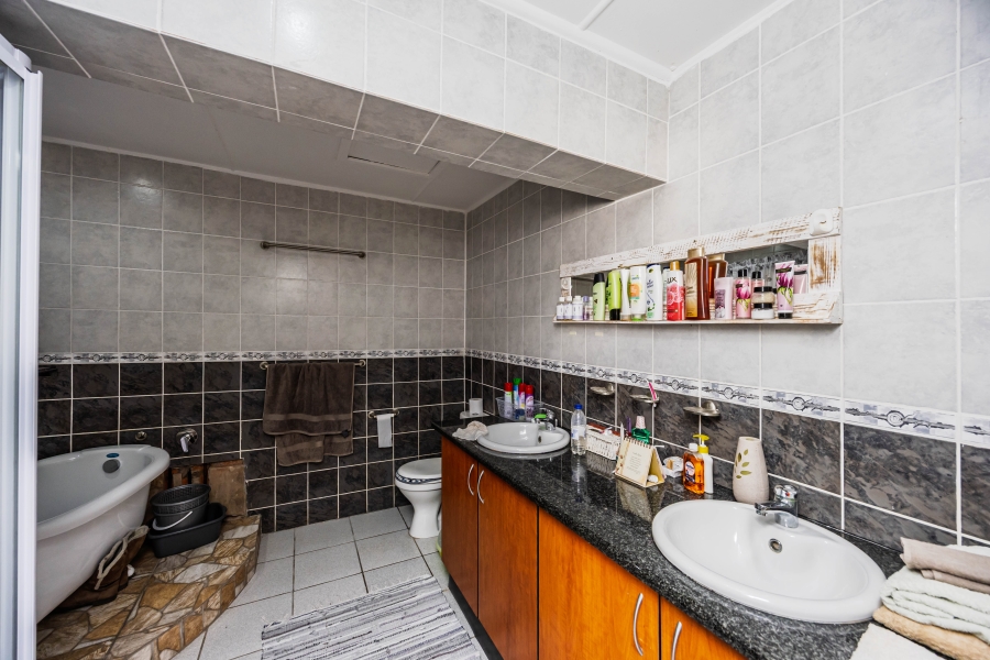 3 Bedroom Property for Sale in Beacon Bay Eastern Cape